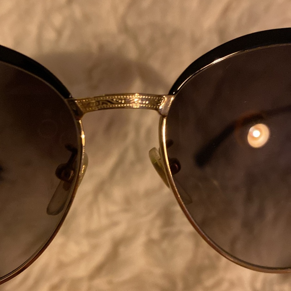 Gucci Women's Black and Gold Sunglasses Authentic - Picture 8 of 14